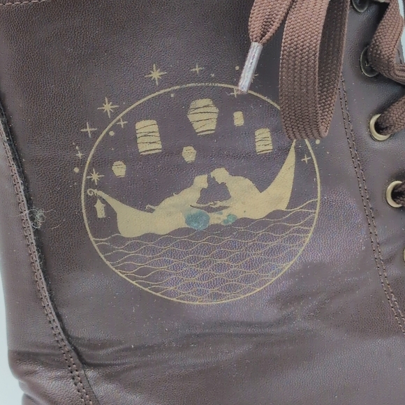 Hot Topic Disney Tangled "Lantern" Combat Boots Sz 10 - Picture 4 of 6